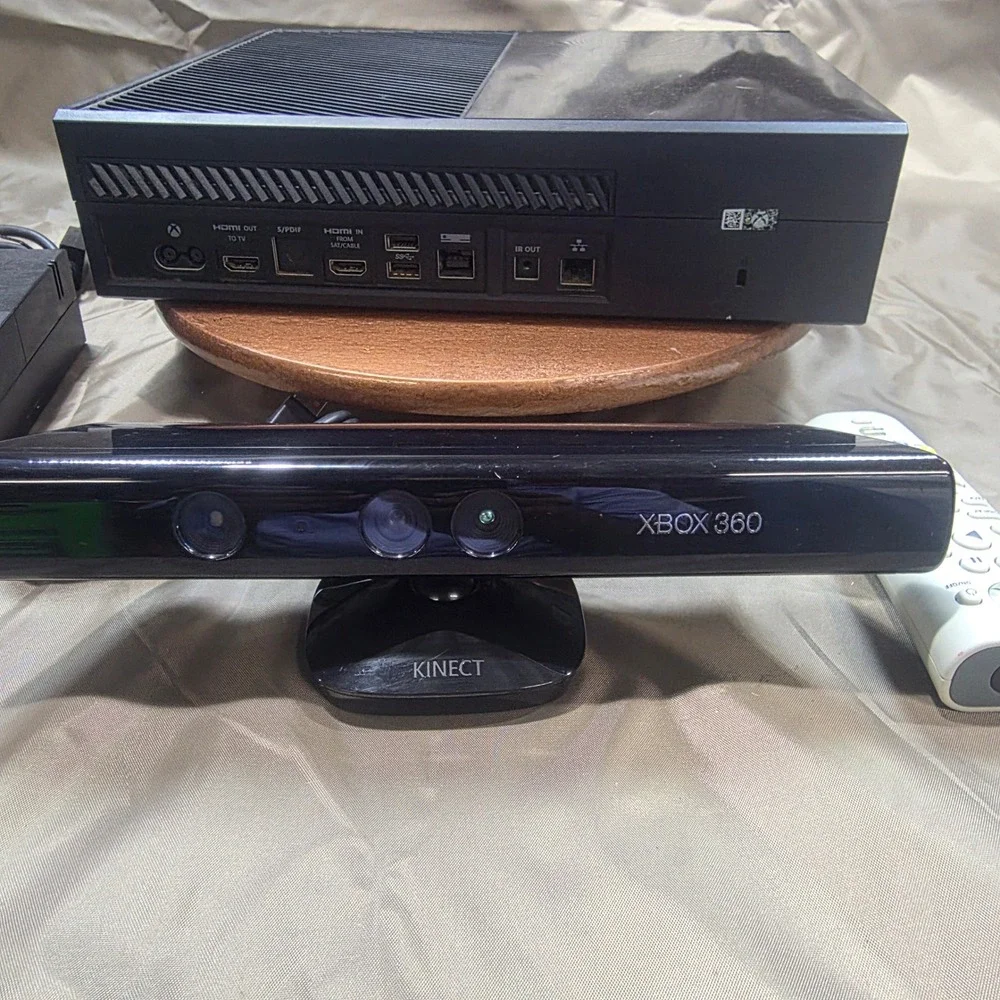 Microsoft Xbox One 500GB Console Black with Kinect Sensor and Media Remote